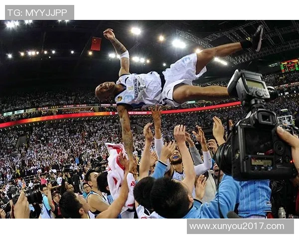 足球明星光头侠的传奇故事与球场背后的奋斗历程